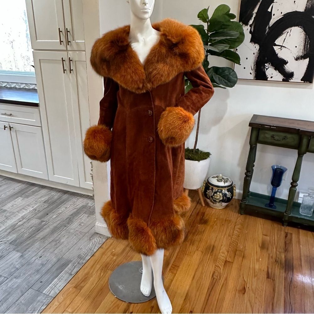 This is a show stopper! 🤩 Vintage 1970s Fox fur Coat